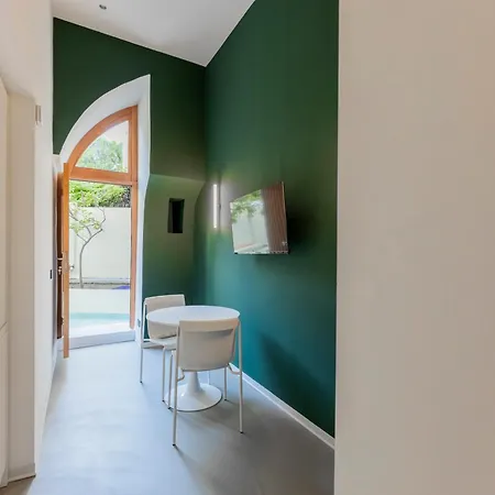 Assoli House 4*